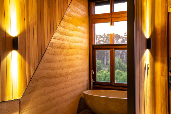 At dawn, sunlight drenches the lines of Basalt’s timber and rammed-earth walls – and its luxurious tub for two.