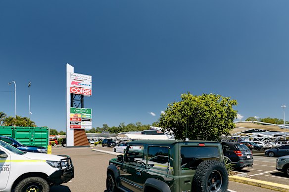 Cannon Hill Plaza tem Coles, Woolies, Aldi, Bunnings e muito mais, mas seu layout essencial não parece ter mudado desde 1973. 