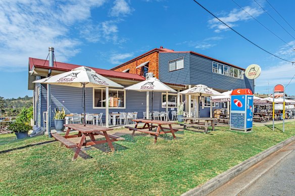 Private investor Petrus has snapped up the Commercial Hotel in Krambach.