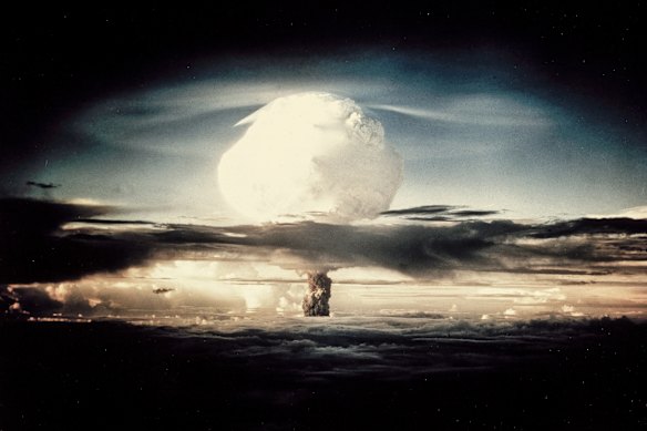 The first explosion by the Americans of a hydrogen bomb at Enewetak Atoll in the South Pacific, in 1952.