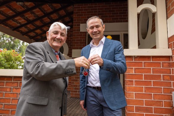 National Trust WA chairman Robert Kucera (left) and Premier Roger Cook at Bob Hawke’s House.