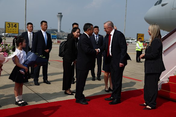 Prime Minister Anthony Albanese and Jodie Haydon arrive in Chengdu.