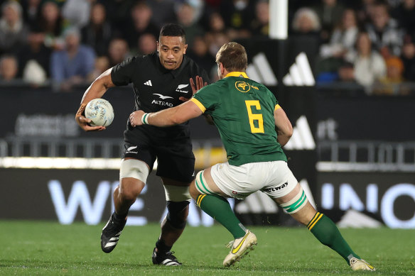 Shannon Frizell takes a carry for the All Blacks. 