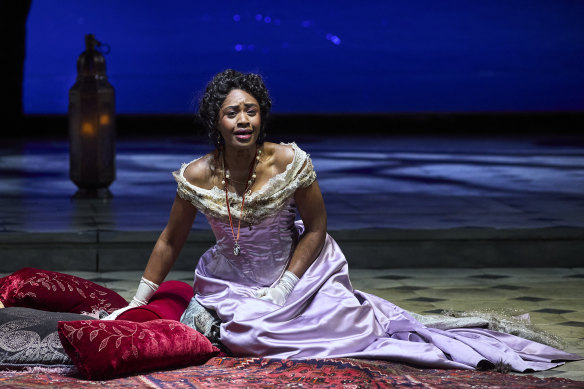 Nardus Williams brought a dramatic intensity to her role as Fiordiligi.

