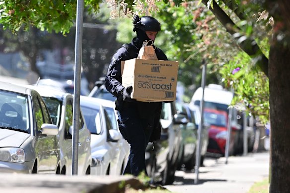 Coogee siege filmed by man allegedly in possession of illegal firearms