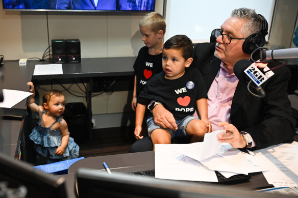 Hadley surrounded by some of his grandchildren on his final day.