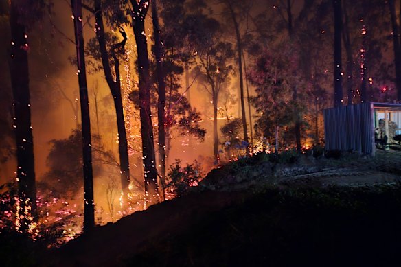 Otway communities urged to prepare to evacuate, Victoria expected to reach 49 degrees tomorrow