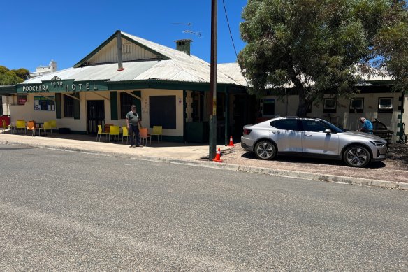 Charging in 40-degree heat in Poochera, SA. Just don’t pronounce it POO-chera.