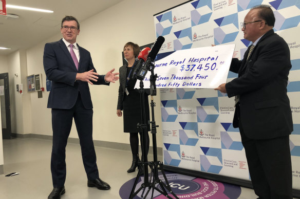 Duong appeared at a press conference held by then-minister Alan Tudge and presented a $37,450 cheque to the Royal Melbourne Hospital.