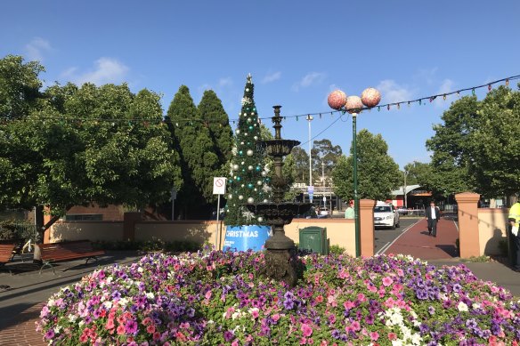 The fountain in the centre of town. 