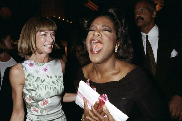 Wintour at a 1998 party celebrating Oprah on the cover.
