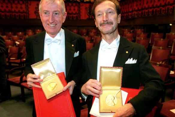 Australian scientist Peter Doherty (left) and his Swiss colleague Rolf Zinkernagel with their Nobel prizes in 1996.