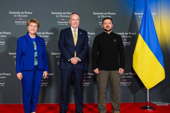 Swiss President Viola Amherd, federal cabinet minister Bill Shorten and Ukrainian President Volodymyr Zelensky at the peace summit in Switzerland.  