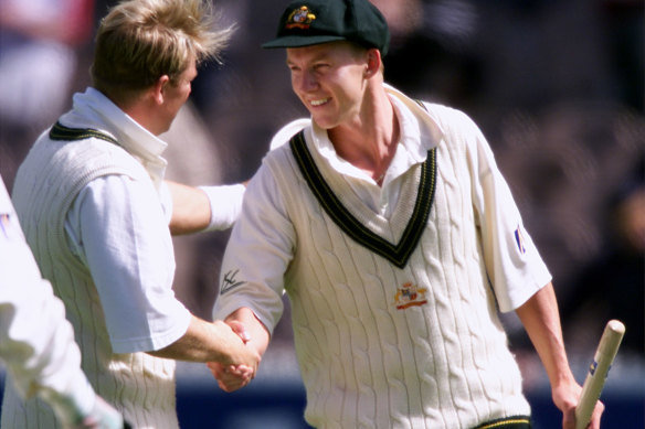 Shane Warne congratulates Brett Lee on his Test debut at the Boxing Day Test of 1999.