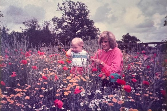 William, nella foto con sua madre Diana, nel 1984. 