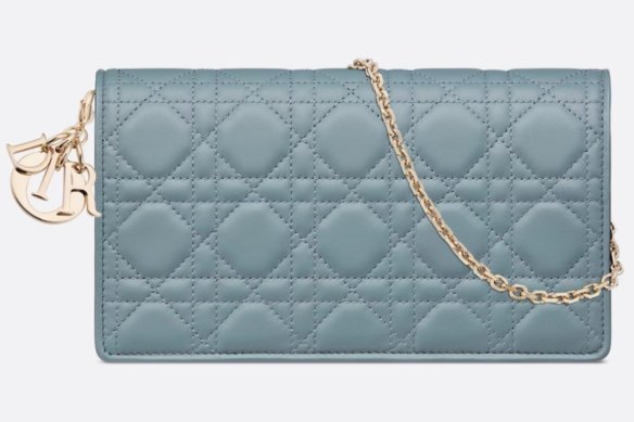The Dior handbag given to Yoon Suk Yeol’s wife, Kim Keon-hee, in 2022. 