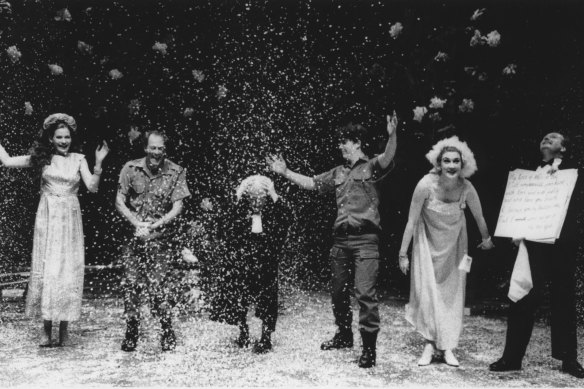 A scene from the original 1992 Belvoir production of Louis Nowra’s Cosi.