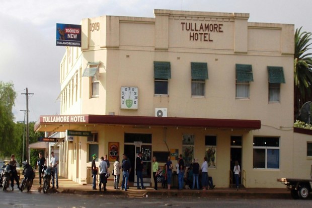 Tullamore Hotel has mysteriously shut its doors.