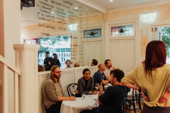 Clube Claret, Darlinghurst.