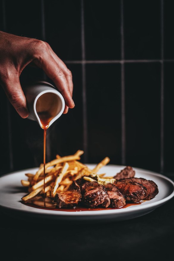 Steak frites.