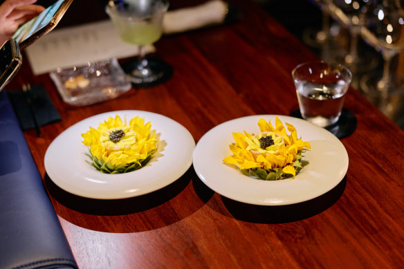Summer tartlet with manchego, sunflower praline and caviar.