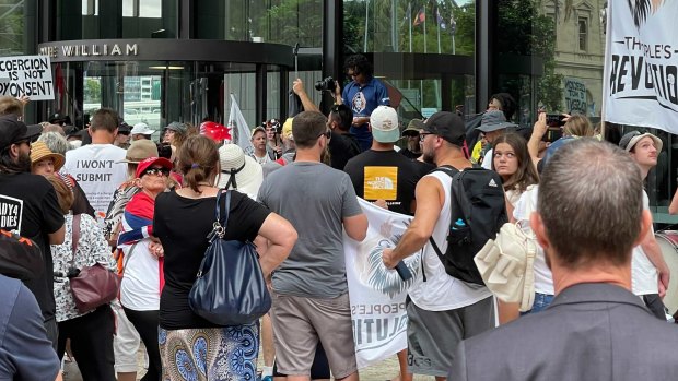 Hundreds of people protesting vaccination mandates have descended on 1 William Street after marching through the Brisbane CBD.