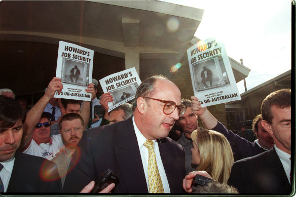 Peter Reith, confronted by Maritime Union Members at Rye. 