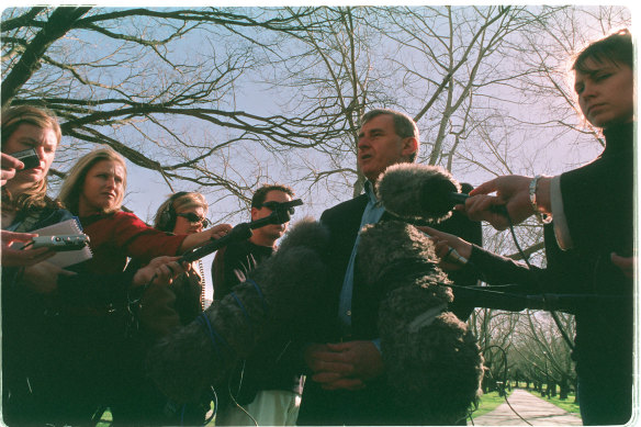 Simon Crean holds a press conference to discuss the invasion of Iraq in 2002.