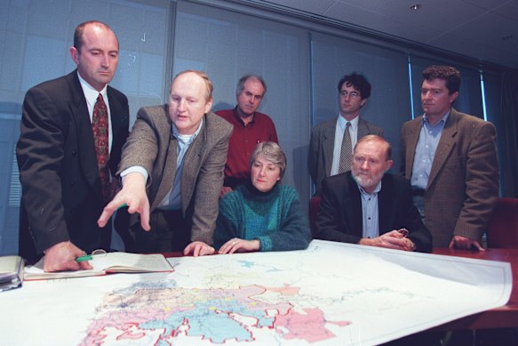 Former NSW planning minister Craig Knowles (far left) is briefed during the 1998 water crisis. The incident caused international embarrassment in the lead-up to the Sydney Olympics.