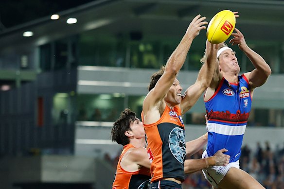 Aaron Naughton of the Bulldogs attempts a mark.