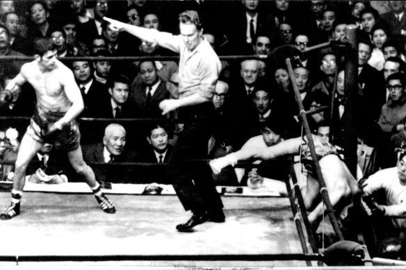 Tokyo, January 1970: Famechon retains his title by knocking “Fighting” Masahiko Harada out of the ring.