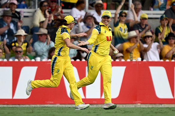 Georgia Voll celebrates after taking the catch to dismiss India’s Harmanpreet Kaur.