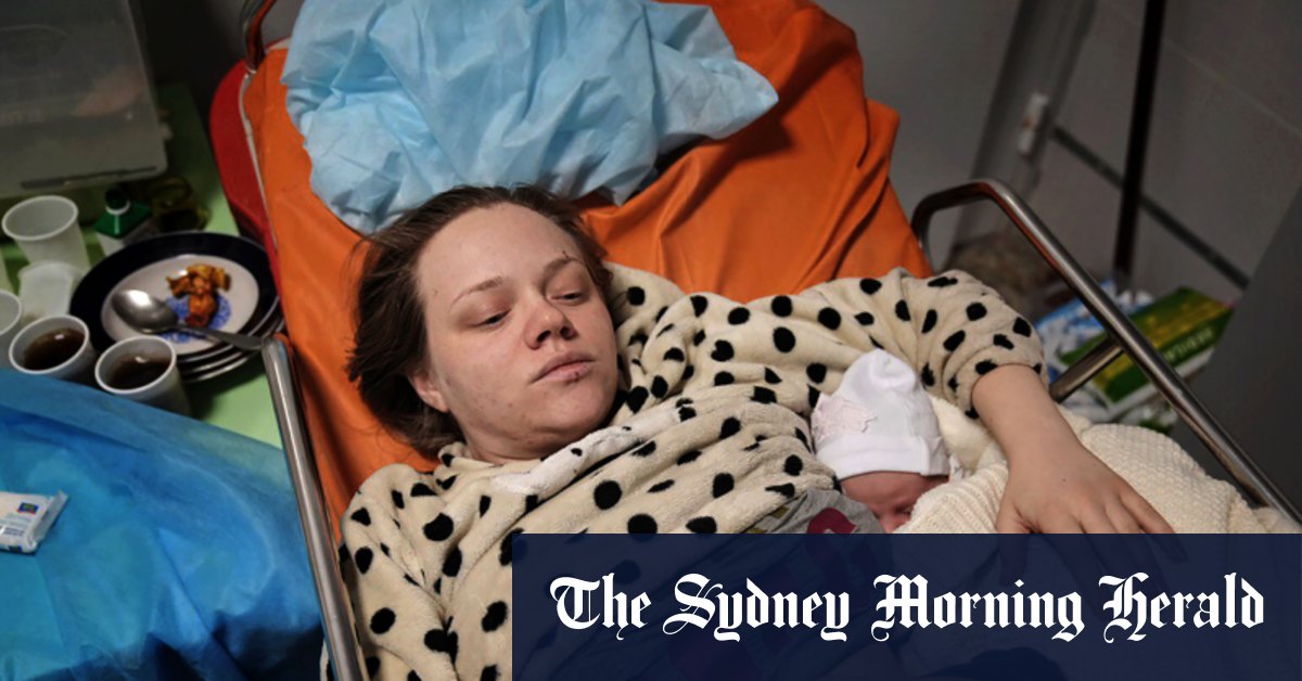 玛丽安娜在一次空袭中从马里乌波尔的妇产医院逃了出来，现在她有了一个孩子