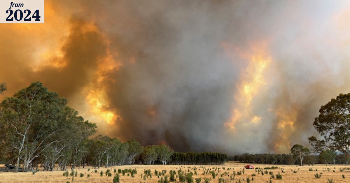 Victoria bushfires LIVE: Out-of-control bushfire threatens towns as ...