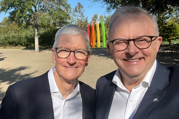 Apple executive chairman Tim Cook with Prime Minister Anthony Albanese.