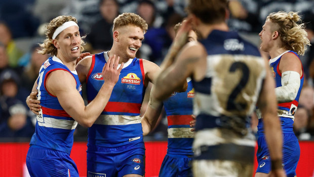 More top eight intrigue as Dogs win in the mud; Magpies ‘right on the edge’ of being ‘losers’