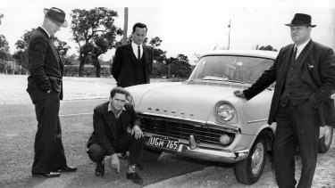 Eric Edgar Cooke (crouching) with Perth detectives.