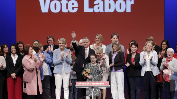 Bill Shorten campaigned in Melbourne on Sunday with his wife, kids and colleagues. 