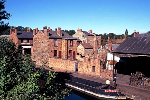 Um dos canais do Black Country Living Museum.