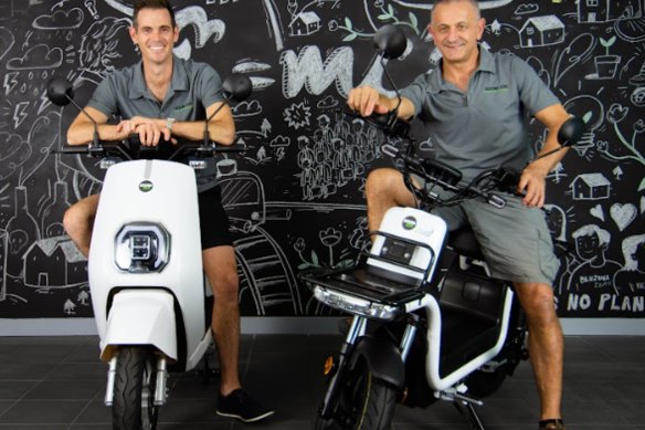 Benzina Zero’s Ben Silver on the company’s City model (left) and co-designer Joe D’Ercole on the Duo, to which additional components can be added to the frame.