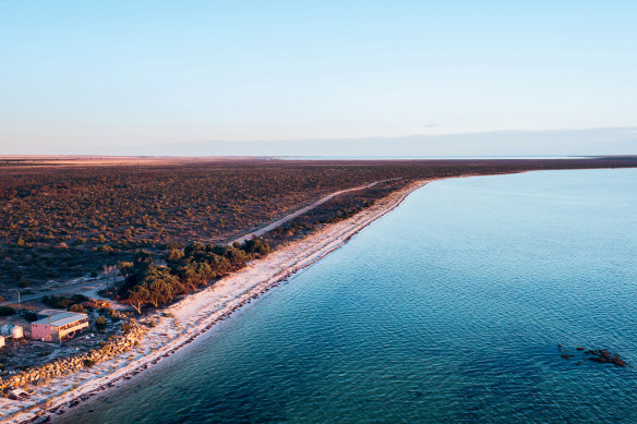 The shack is located on the western coastline of the Yorke Peninsula in South Australia. Sparsely populated, the area is well established as a fishing mecca.