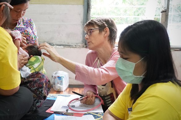 Rose McGready during morning ward rounds in 2018 at Wang Pha clinic, near the Thailand-Myanmar border.