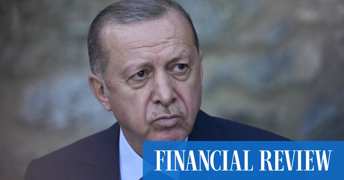 Turkey doubles down on lira deposit plan even as currency slides