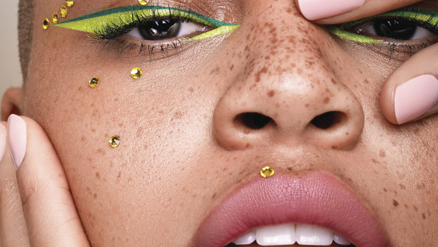 Neon eyeliner, neat nails: Your guide to this season’s beauty trends