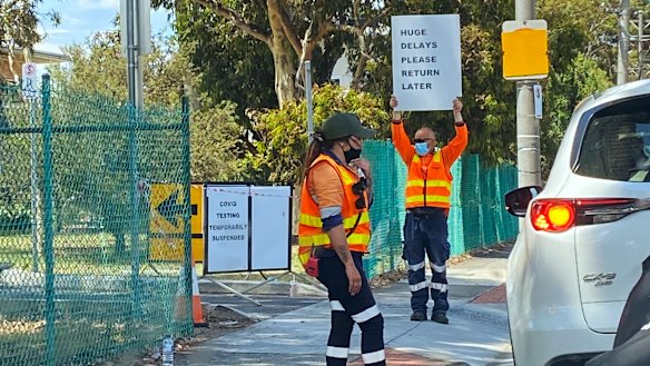 Signs at a Heidelberg testing site telling people to return later.