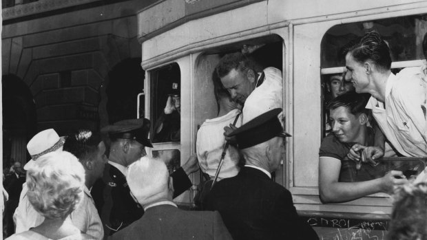 Passengers cram into the last tram to La Perouse on February 25, 1961.