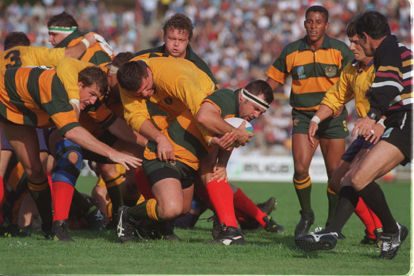 The Wallabies in an alternate strip against Romania at the 1995 Rugby World Cup.