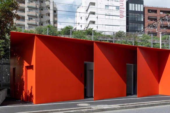 Nao Tamura’s origata-inspired toilets at Higashi Sanchome, a symbol of gift-giving.