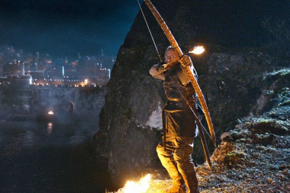 Bronn (Jerome Flynn) prepares to ignite the wildfire.