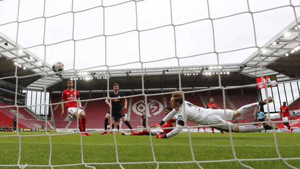 A hat-trick to Timo Werner laid the platform for Leipzig's 5-0 demolition of Mainz.